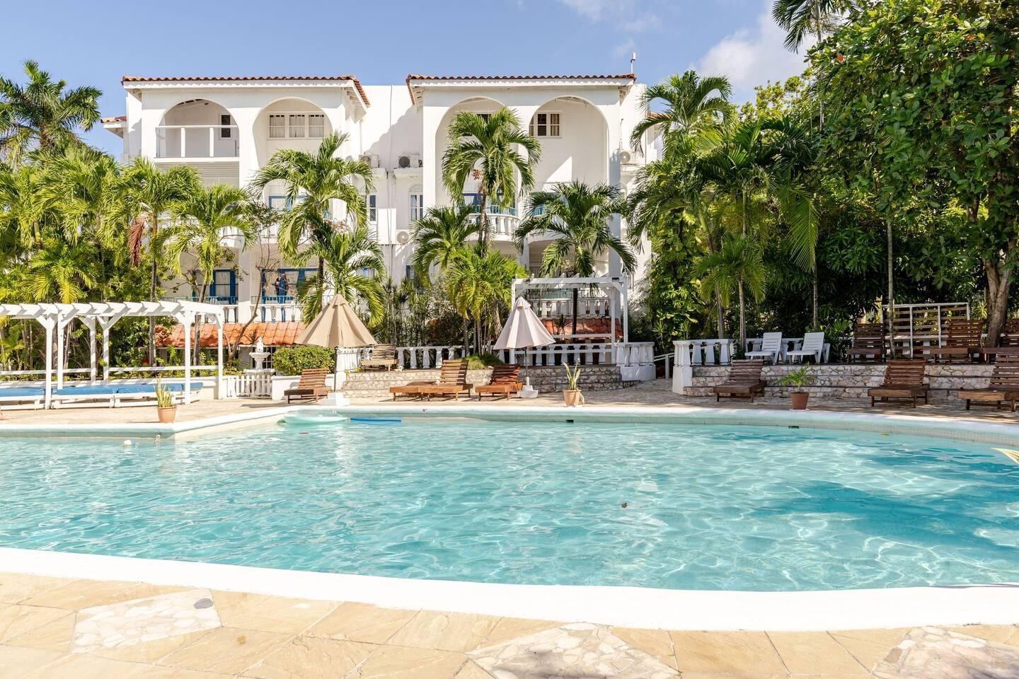 Pool and resort grounds at Lush Tropical Apartment